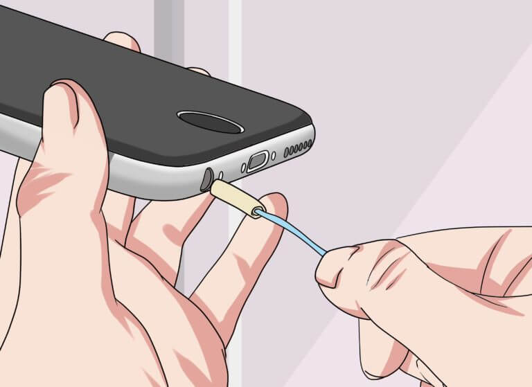 Remove-Dirt-From-Headphone-Port-